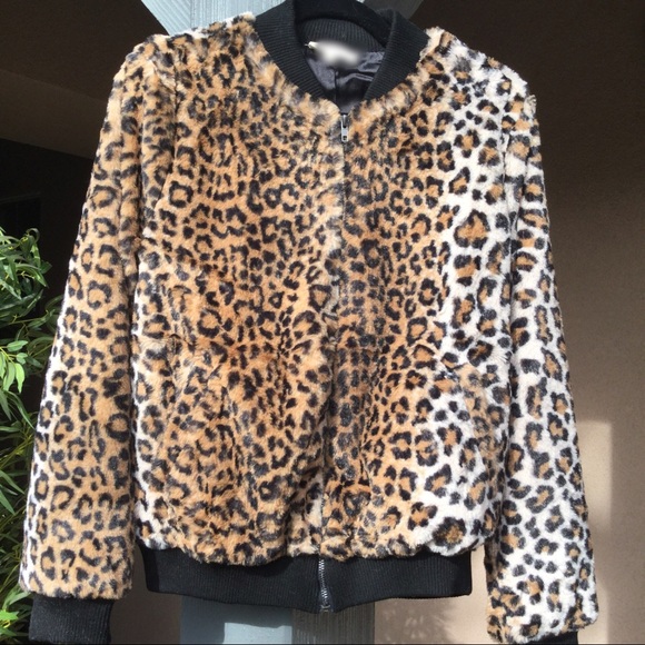 1 LEFT‼️So Soft & Fuzzy Leopard Bomber - Picture 8 of 8